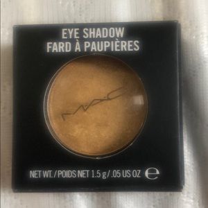 MAC Goldmine Frost eyeshadow